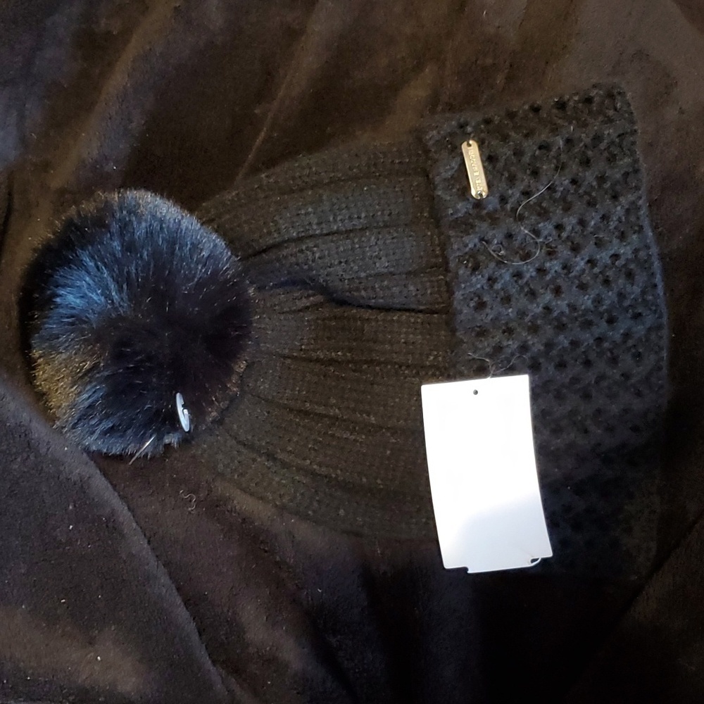 Steve Madden Pom Pom Beanie